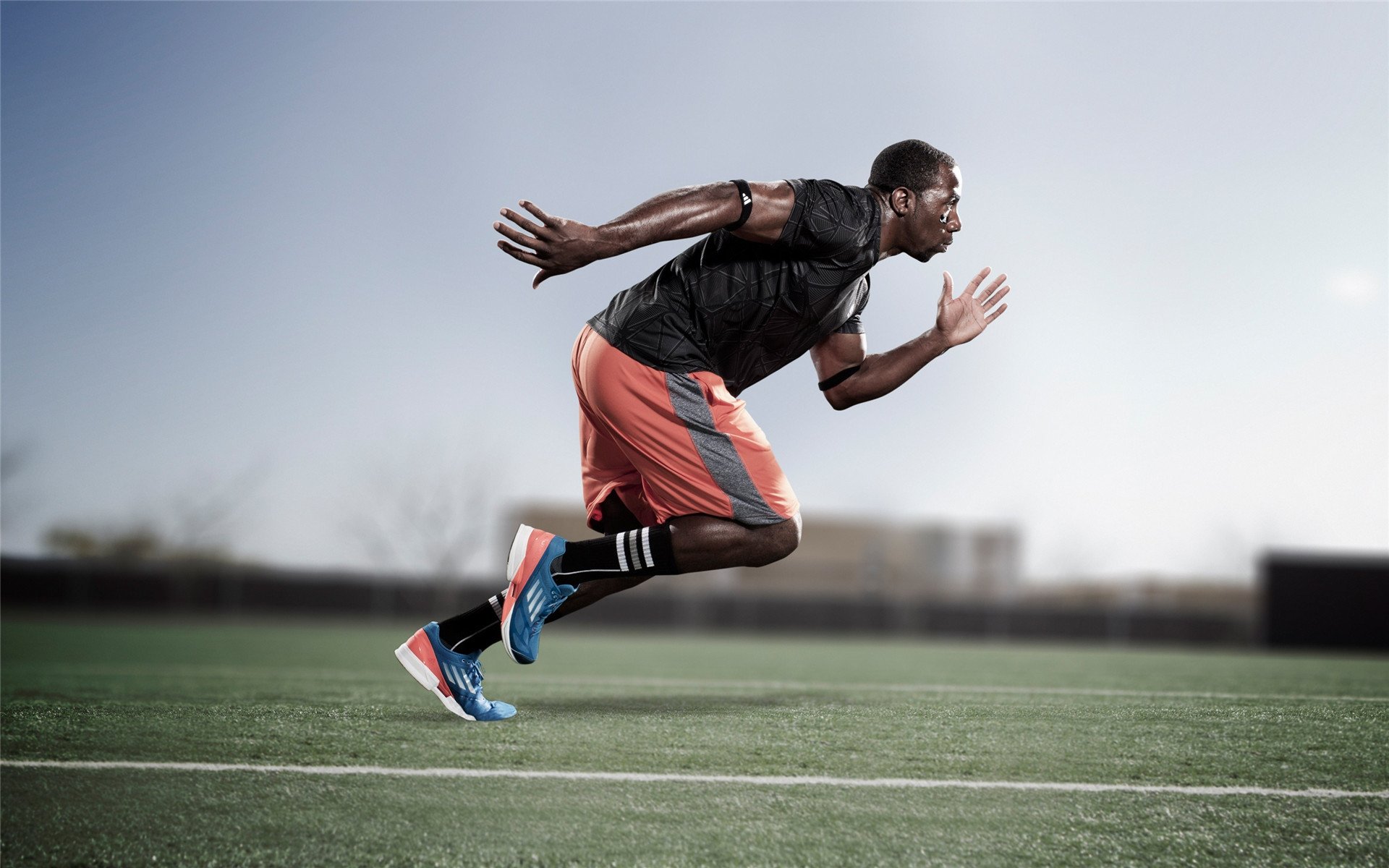 日本NHK特别报道：伊朗球员雪地控球如舞者，伊朗大雪